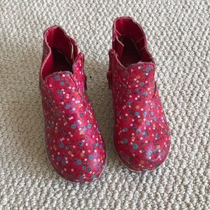Genuine Kids booties/clogs | size 7